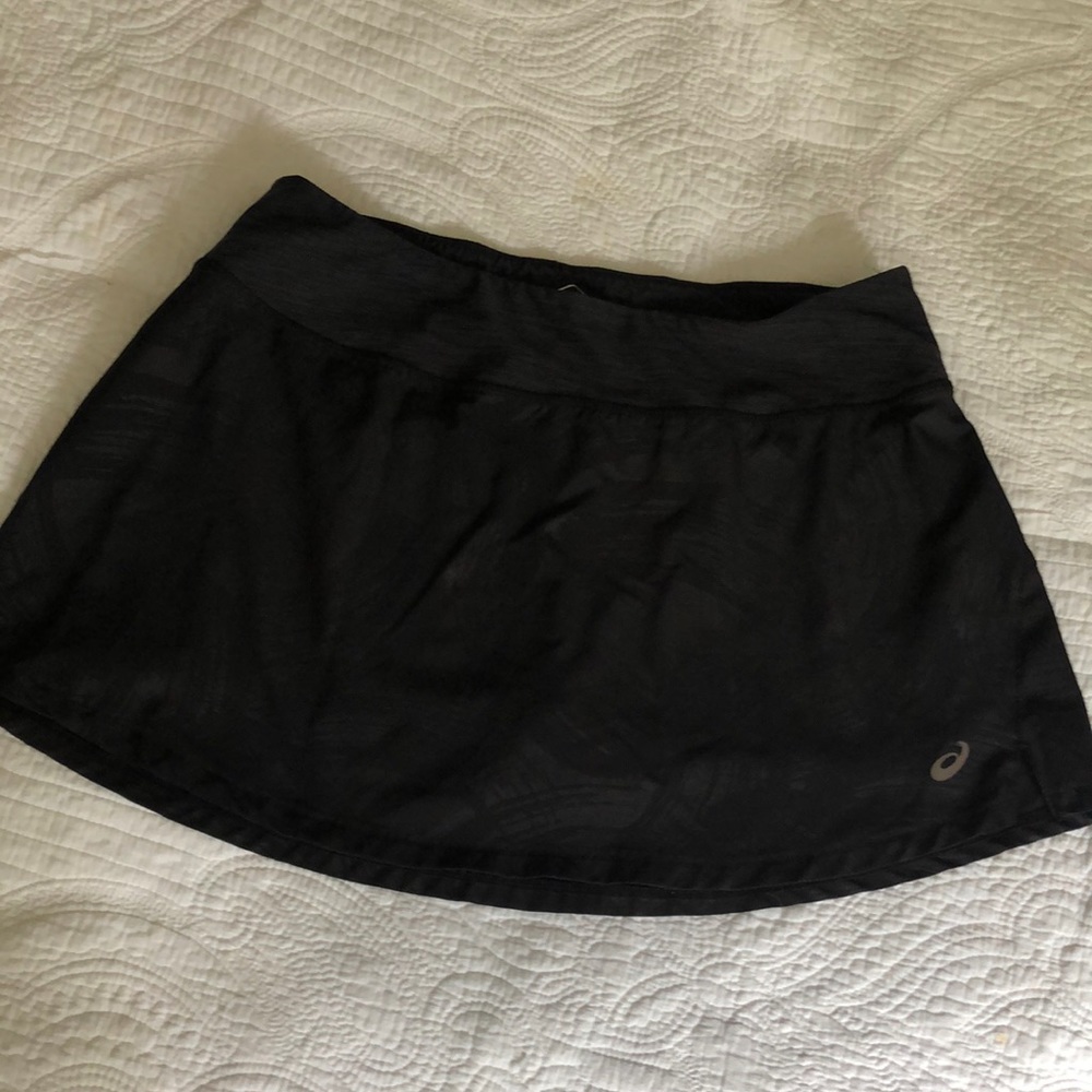 ASICS black athletic tennis skirt with shorts and right side leg pocket